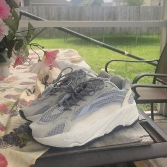 Yeezy 700 Static - Picture 1 of 1